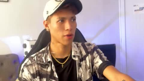 Snapshot of daxonreyy_ chatting on 02-20-26, 05:02 Daxon online show from 02-20-26, 05:02