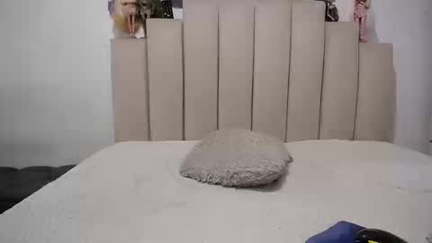 instagram  catherin dayana reina online show from 10-16-25, 03:13