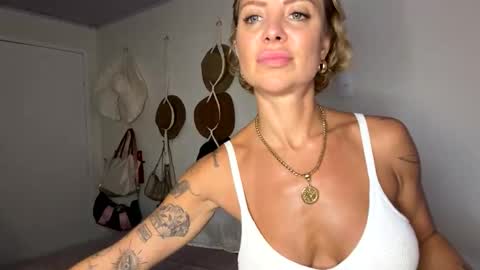 Dayoff online show from 04-25-26, 02:03