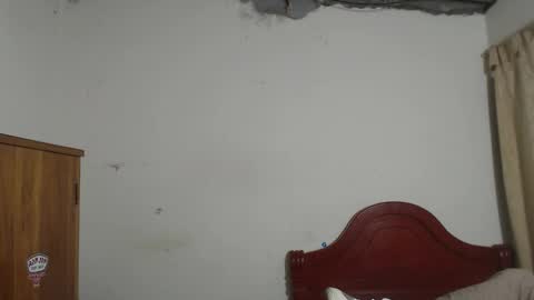 Snapshot of daylon_brown_ chatting on 10-04-25, 11:58 Dylon online show from 10-04-25, 11:58