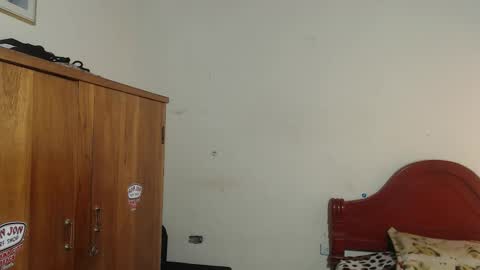 Snapshot of daylon_brown_ chatting on 12-17-25, 06:14 Dylon online show from 12-17-25, 06:14