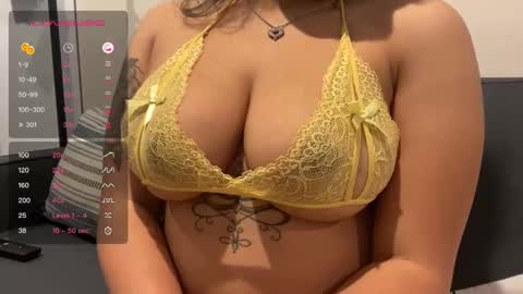 Snapshot of dayqueen1 chatting on 12-20-24, 10:32 dayqueen1 online show from 12-20-24, 10:32