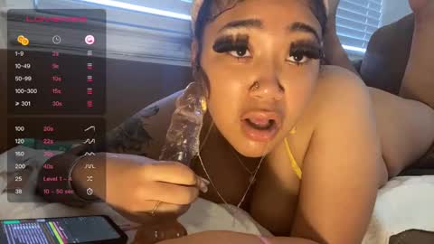 Snapshot of dayqueen1 chatting on 02-17-25, 04:37 dayqueen1 online show from 02-17-25, 04:37