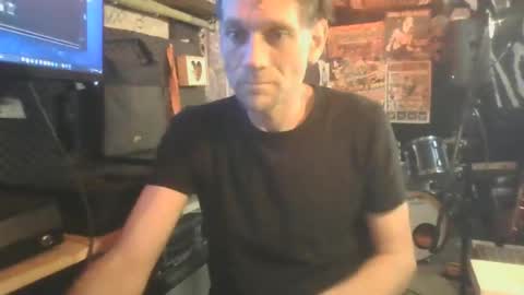 Snapshot of daze592268 chatting on 06-16-26, 11:02 daze592268 online show from 06-16-26, 11:02