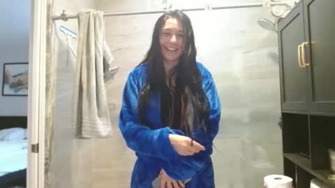 Snapshot of dazeydo chatting on 11-29-25, 12:35 Dazey online show from 11-29-25, 12:35