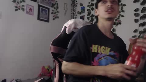 Snapshot of dazzayyy chatting on 12-31-24, 10:56 dazzayy online show from 12-31-24, 10:56