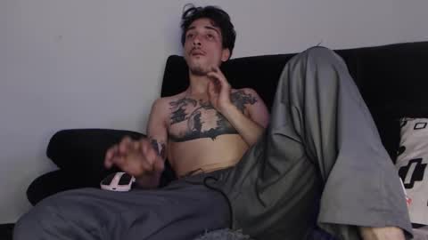 Snapshot of dazzayyy chatting on 10-12-25, 10:31 dazzayy online show from 10-12-25, 10:31