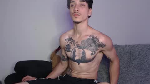 Snapshot of dazzayyy chatting on 10-15-25, 12:33 dazzayy online show from 10-15-25, 12:33