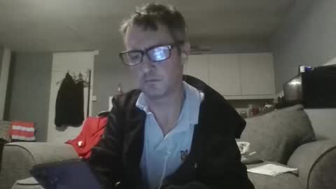 Dazzill online show from 12-17-25, 06:47