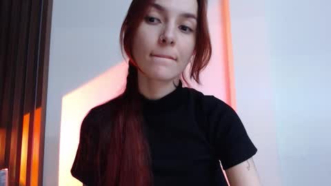 Snapshot of dead_girll chatting on 10-20-25, 10:43 freak online show from 10-20-25, 10:43