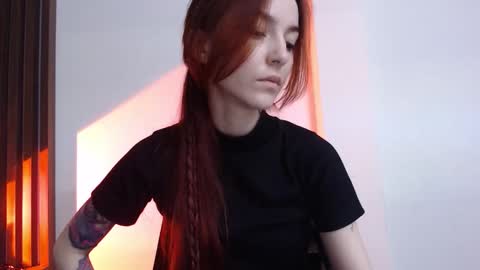 Snapshot of dead_girll chatting on 10-24-25, 12:19 freak online show from 10-24-25, 12:19