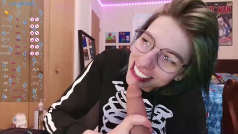 Snapshot of deadratsoup chatting on 01-08-25, 08:07 Rat online show from 01-08-25, 08:07