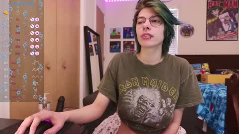 Snapshot of deadratsoup chatting on 01-23-25, 04:04 Rat online show from 01-23-25, 04:04