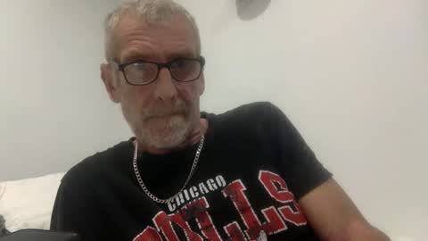 deanofflove221000 online show from 09-11-25, 11:32