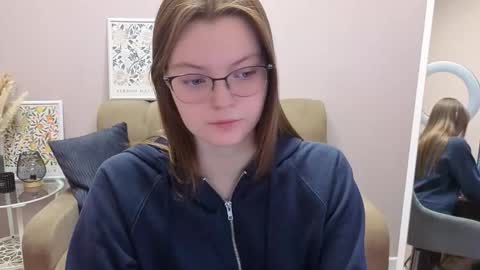 Snapshot of dear_jessica9 chatting on 10-18-25, 04:15 Jessica online show from 10-18-25, 04:15