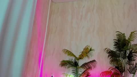 Debbie Mon Tue Fri Sun Sat GMT 3 1000am - 0400pm  online show from 12-19-24, 04:02