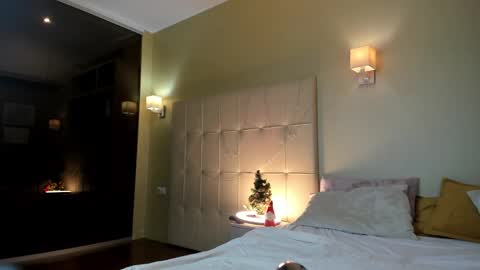 Debbie Mon Tue Fri Sun Sat GMT 3 1000am - 0400pm  online show from 12-24-24, 03:58