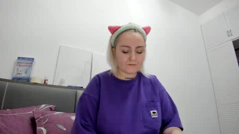 Debbie Mon Tue Fri Sun Sat GMT 3 1000am - 0400pm  online show from 02-12-25, 08:40