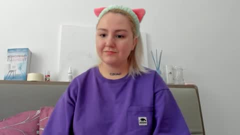 Debbie Mon Tue Fri Sun Sat GMT 3 1000am - 0400pm  online show from 02-12-25, 11:41