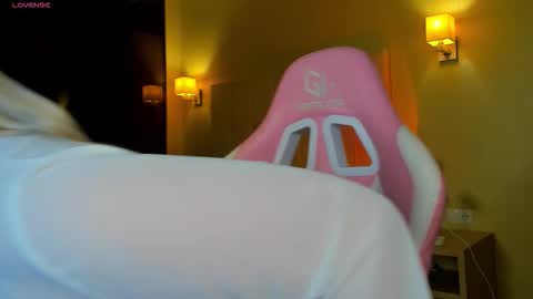 Snapshot of debbie_taylor chatting on 02-09-26, 05:28 Debbie Mon Tue Fri Sun Sat GMT 3 1000am - 0400pm online show from 02-09-26, 05:28