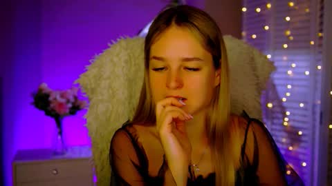 Snapshot of deboralarson chatting on 11-28-25, 04:26 Debora online show from 11-28-25, 04:26