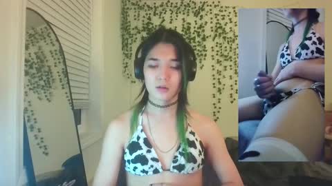 deciduousdoll online show from 09-18-25, 07:43