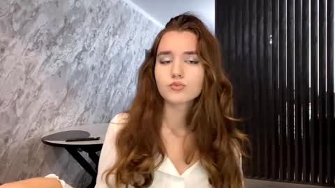 Anna online show from 09-18-25, 03:14