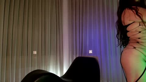 Snapshot of deesseluxure_ chatting on 12-05-24, 06:32 Andre online show from 12-05-24, 06:32