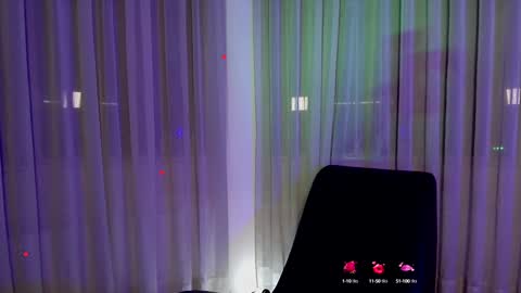 Snapshot of deesseluxure_ chatting on 12-06-24, 08:15 Andre online show from 12-06-24, 08:15