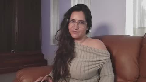 Snapshot of deesseluxure_ chatting on 02-15-25, 03:28 Andre online show from 02-15-25, 03:28