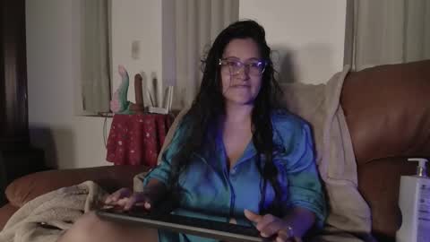 Snapshot of deesseluxure_ chatting on 10-02-25, 07:04 Andre online show from 10-02-25, 07:04