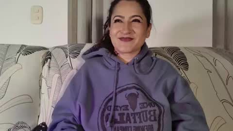 Snapshot of deesseluxure_ chatting on 01-12-26, 04:50 Andre online show from 01-12-26, 04:50