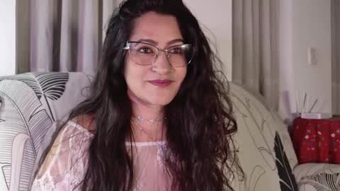 Snapshot of deesseluxure_ chatting on 01-15-26, 05:45 Andre online show from 01-15-26, 05:45