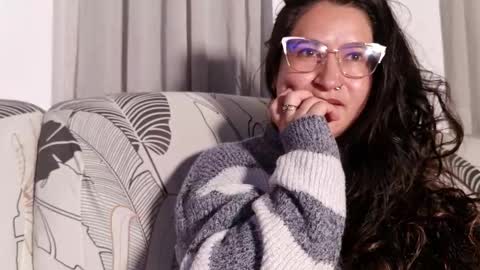 Snapshot of deesseluxure_ chatting on 03-27-26, 06:30 Andre online show from 03-27-26, 06:30