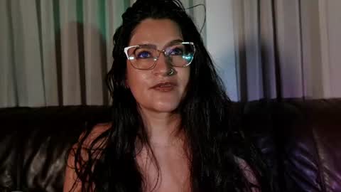 Snapshot of deesseluxure_ chatting on 06-27-26, 06:29 Andre online show from 06-27-26, 06:29