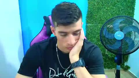 Snapshot of deiby_baby chatting on 01-20-25, 09:11 DEIBY online show from 01-20-25, 09:11