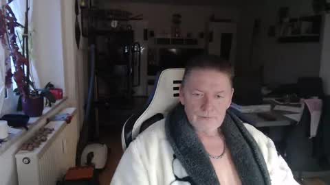 deinprinz2312 online show from 12-05-25, 07:06