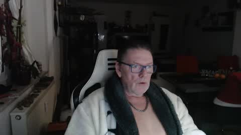 deinprinz2312 online show from 12-17-25, 03:45