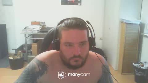 Snapshot of deinspielzeug87 chatting on 12-30-24, 01:25 deinspielzeug87 online show from 12-30-24, 01:25