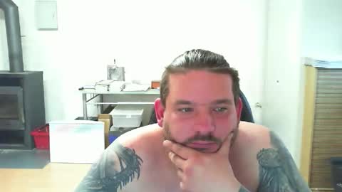 Snapshot of deinspielzeug87 chatting on 12-14-25, 01:27 deinspielzeug87 online show from 12-14-25, 01:27