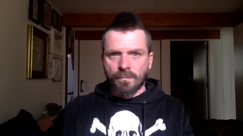 Snapshot of deivitzzz chatting on 12-19-24, 12:01 Hermes online show from 12-19-24, 12:01