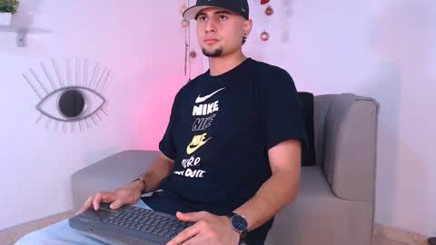 Snapshot of deivy_gram chatting on 12-22-24, 12:17 DEIVY online show from 12-22-24, 12:17