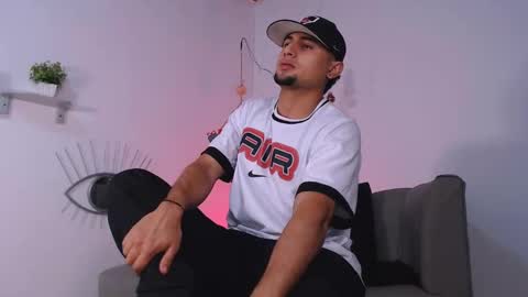 Snapshot of deivy_gram chatting on 12-22-24, 10:15 DEIVY online show from 12-22-24, 10:15