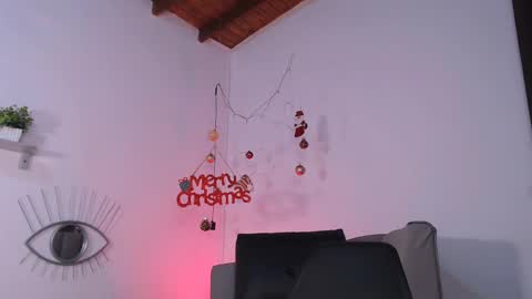 Snapshot of deivy_gram chatting on 12-23-24, 01:18 DEIVY online show from 12-23-24, 01:18