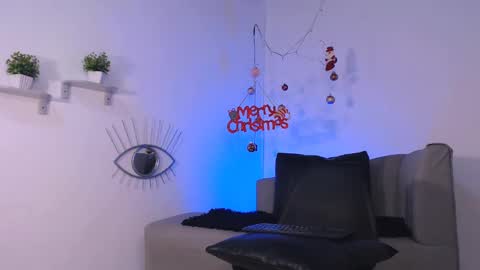 Snapshot of deivy_gram chatting on 12-23-24, 04:22 DEIVY online show from 12-23-24, 04:22