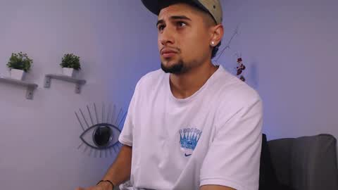 Snapshot of deivy_gram chatting on 12-29-24, 02:17 DEIVY online show from 12-29-24, 02:17