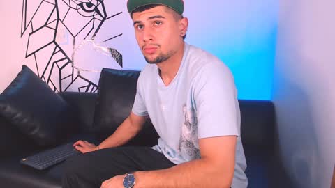 Snapshot of deivy_gram chatting on 01-10-25, 03:29 DEIVY online show from 01-10-25, 03:29