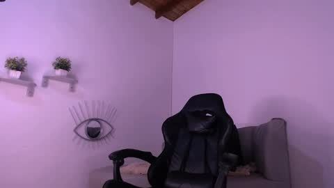 Snapshot of deivy_gram chatting on 02-13-25, 11:50 DEIVY online show from 02-13-25, 11:50