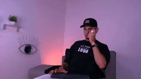 Snapshot of deivy_gram chatting on 02-23-25, 11:36 DEIVY online show from 02-23-25, 11:36