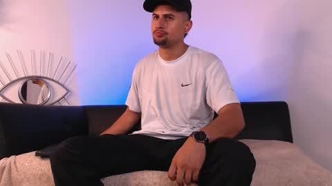 Snapshot of deivy_gram chatting on 10-01-25, 03:12 DEIVY online show from 10-01-25, 03:12